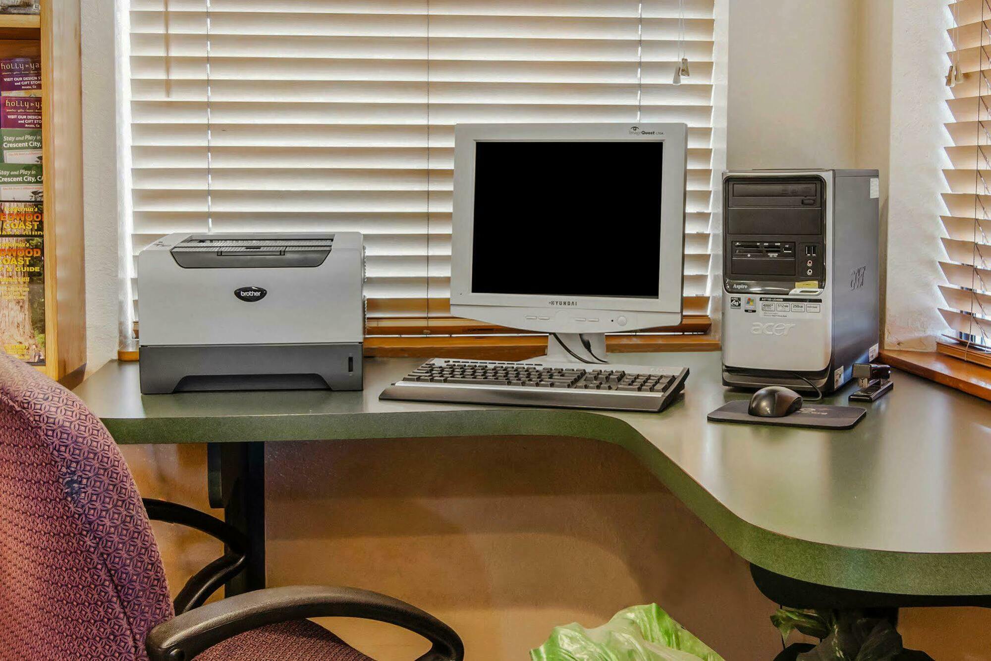 クオリティ イン ＆ スイーツ メッドフォード エアポート メドフォード エクステリア 写真